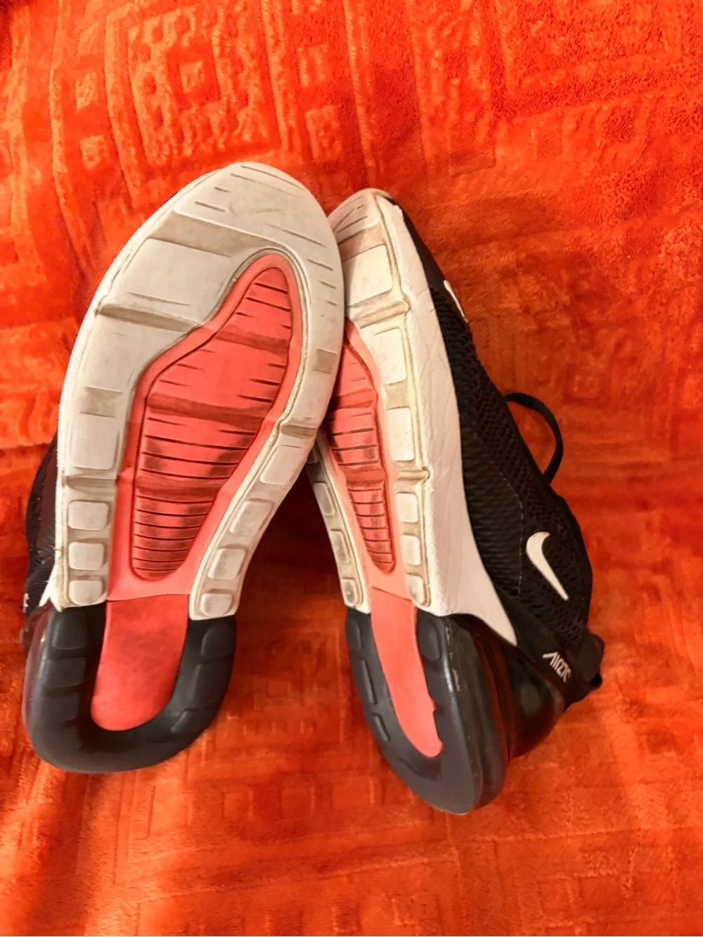 Nike Kids Black and White Air Max 270